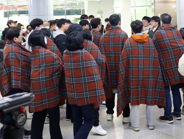 “불안해서 비행기 타겠나” 혼란에 빠진 김해공항